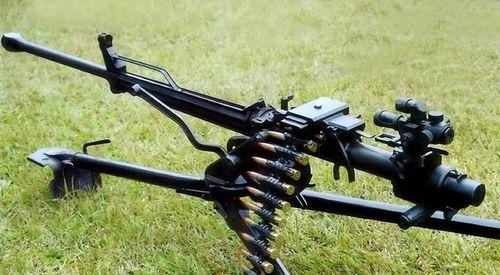 国产20式机枪射击视频,精准高效，震撼展示