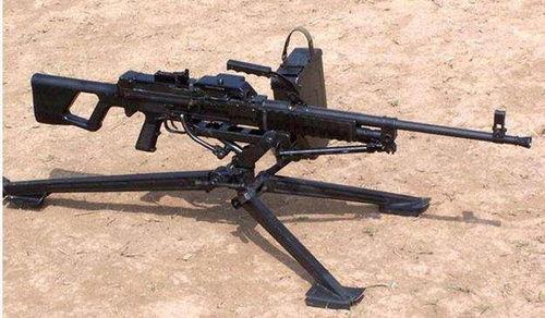 国产20式机枪射击视频,精准高效，震撼展示